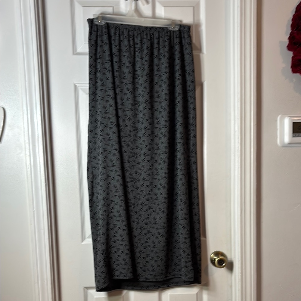 Elegant Gray Patterned Skirt